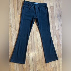 Black Levi’s 518 Super-low Style Jean in Excellent Condition, Size 7M